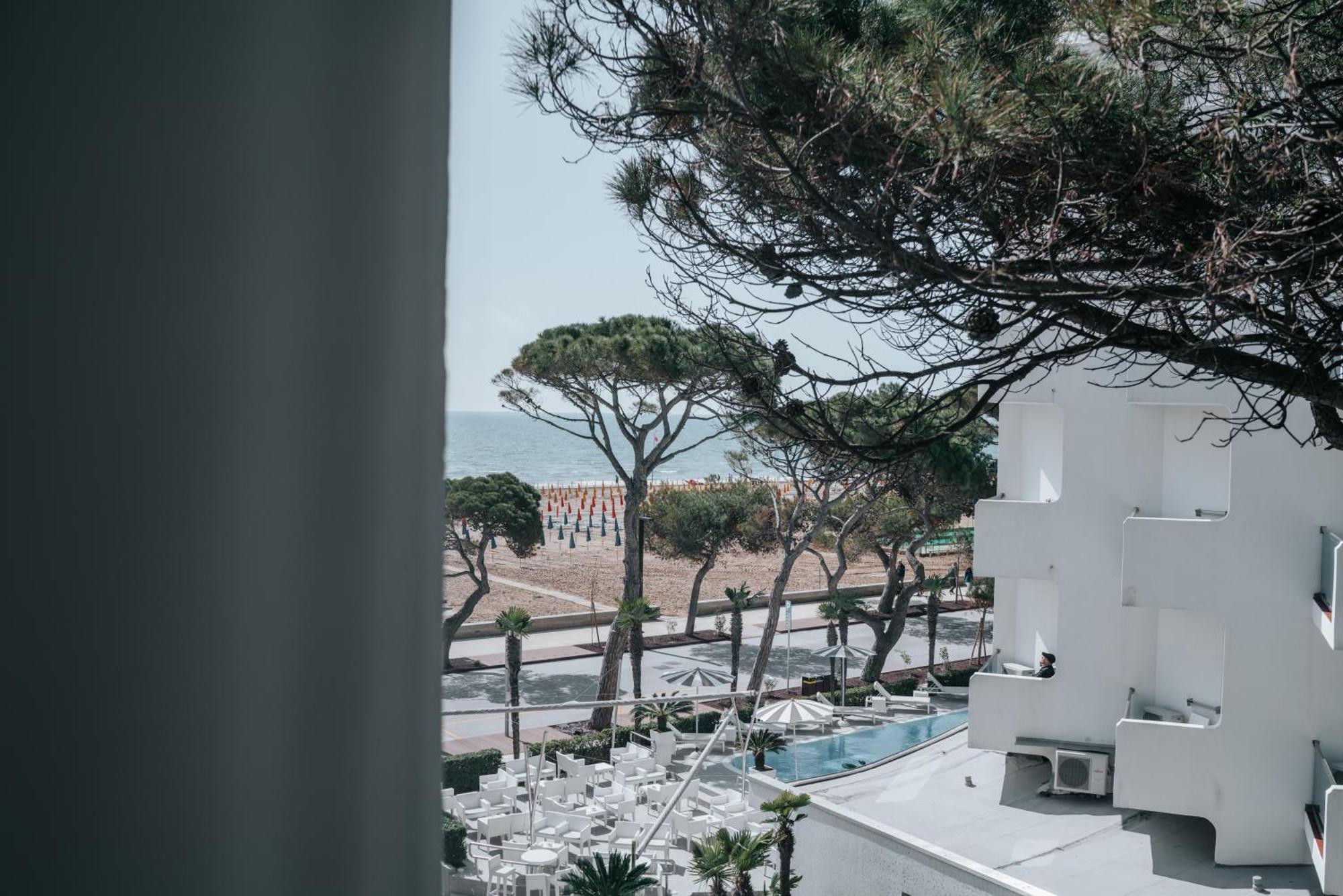 Hotel Luna Centrale Lignano Sabbiadoro Exteriér fotografie