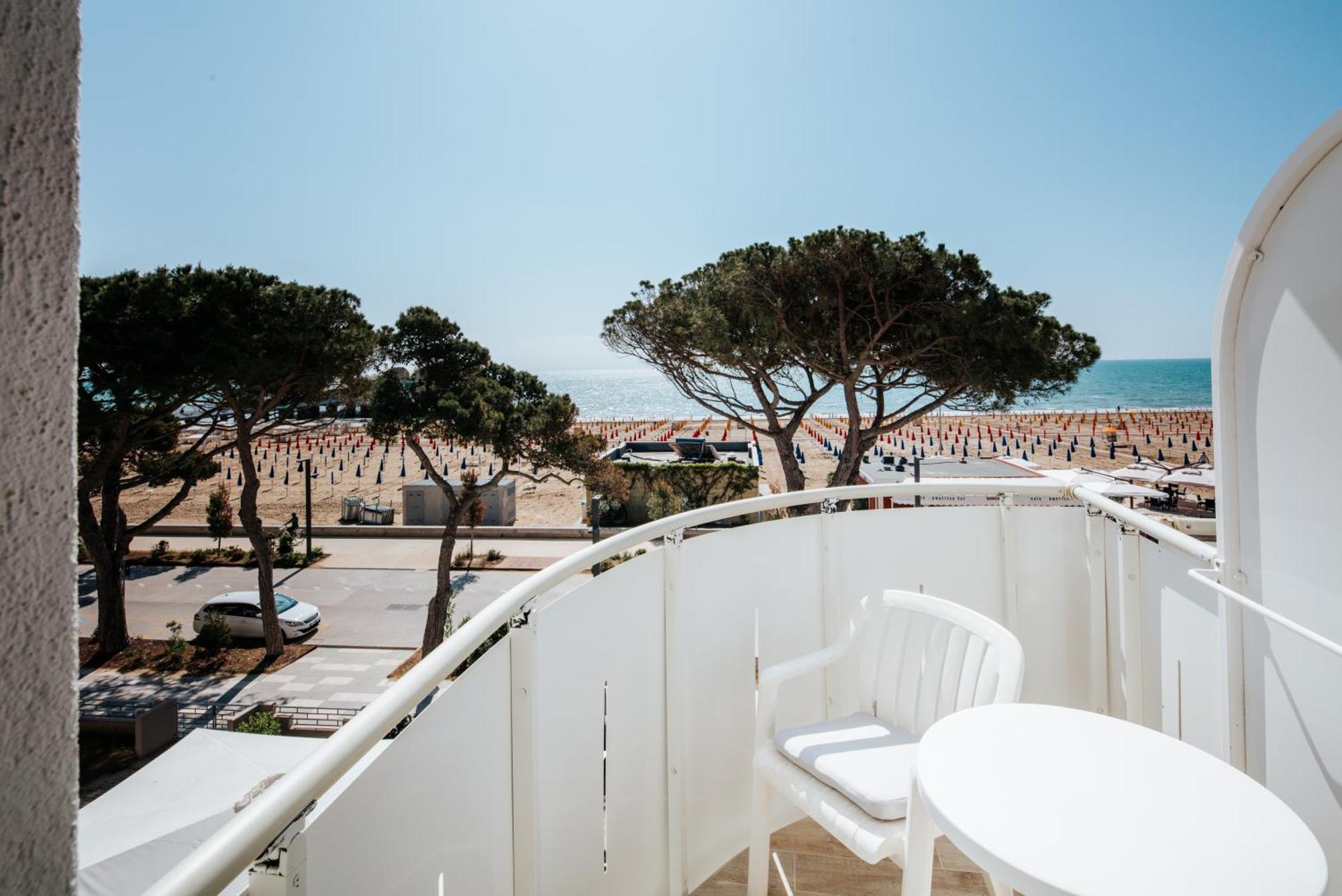 Hotel Luna Centrale Lignano Sabbiadoro Exteriér fotografie