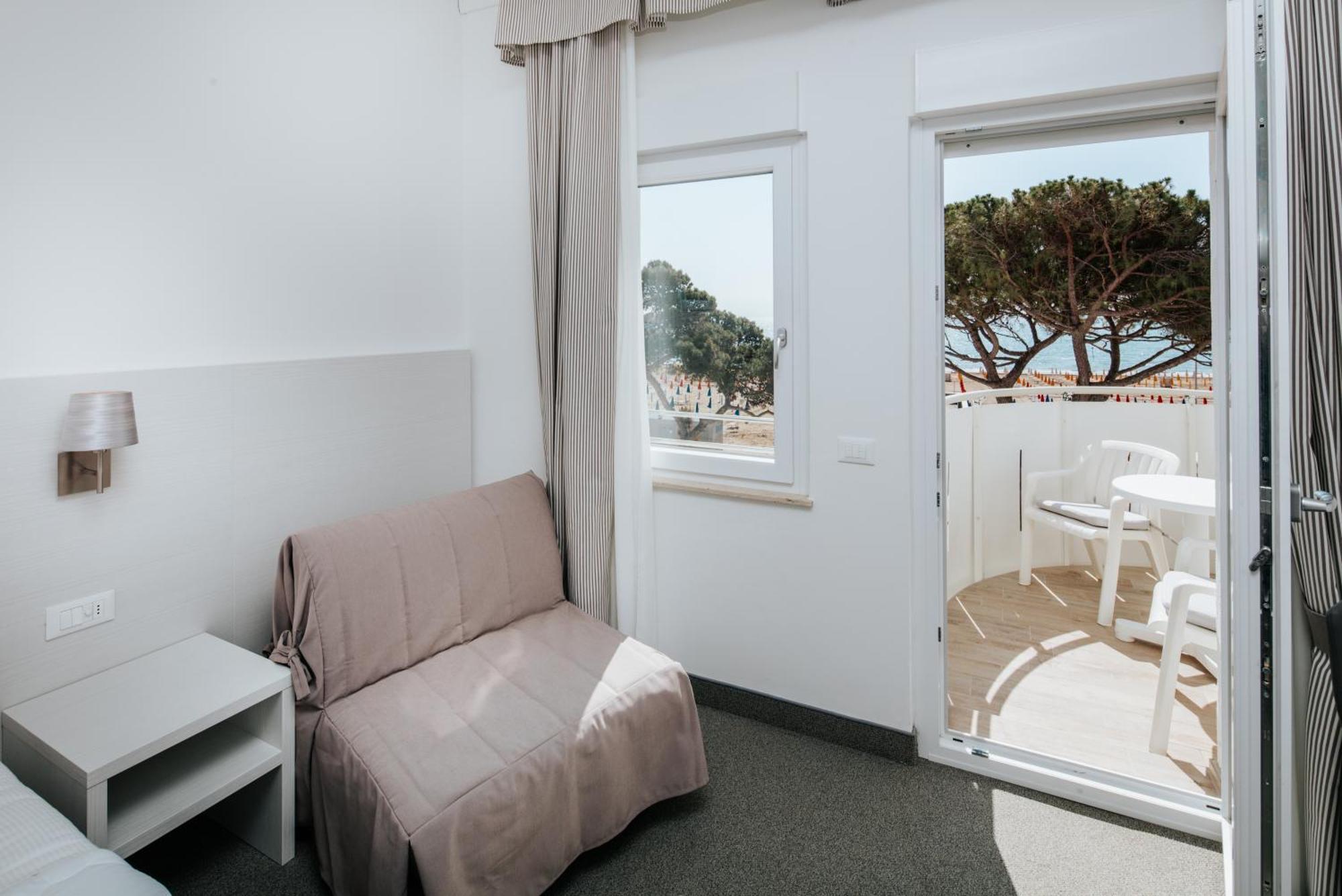 Hotel Luna Centrale Lignano Sabbiadoro Exteriér fotografie