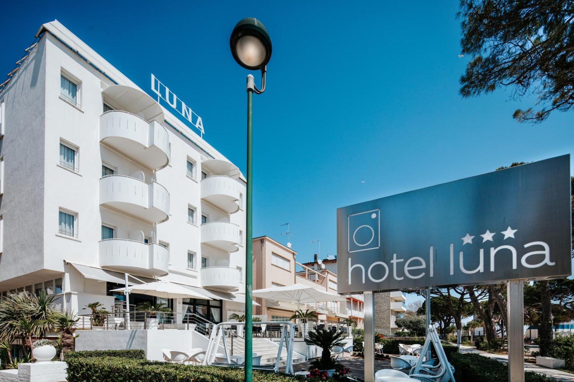 Hotel Luna Centrale Lignano Sabbiadoro Exteriér fotografie