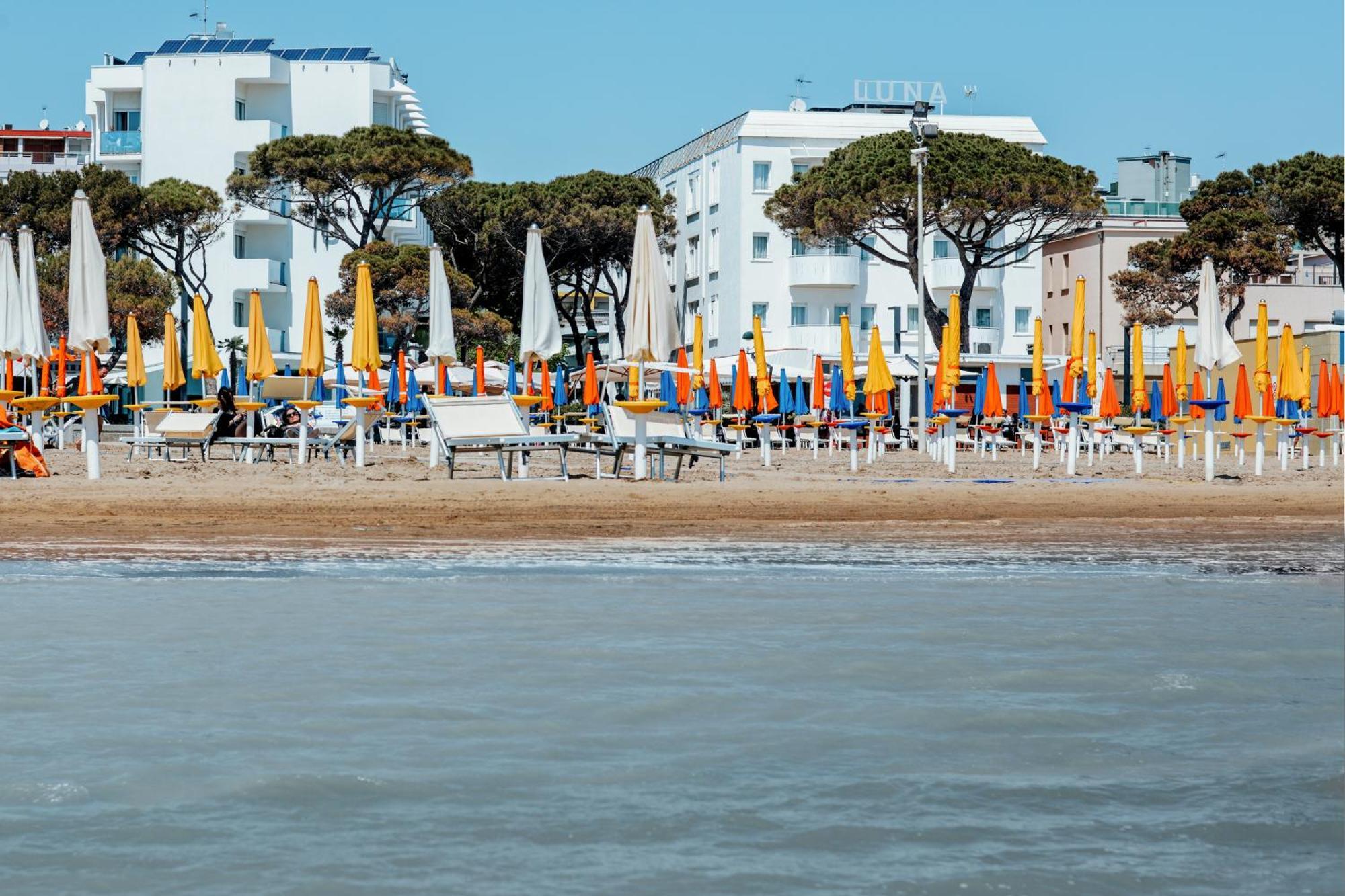 Hotel Luna Centrale Lignano Sabbiadoro Exteriér fotografie
